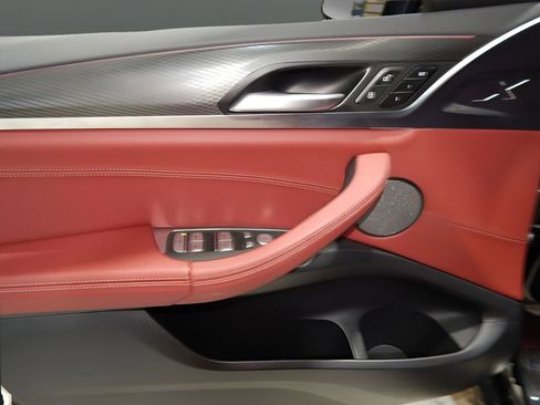 Used 2024 BMW X4 xDrive30i image 10