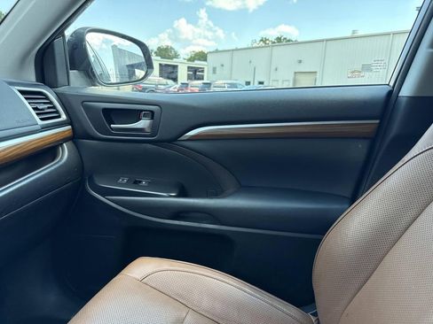 Used 2018 Toyota Highlander Limited image 20