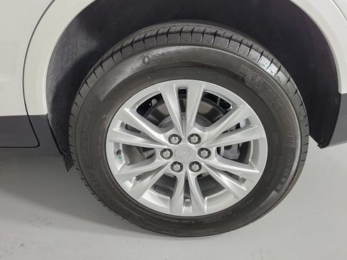 Used 2024 Cadillac XT5 Luxury FWD image 9