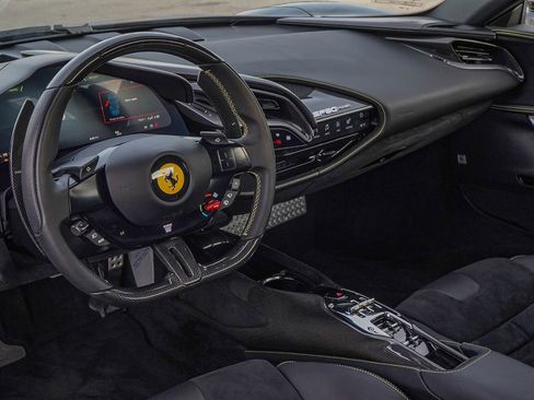 Used 2023 Ferrari SF90 Spider image 18