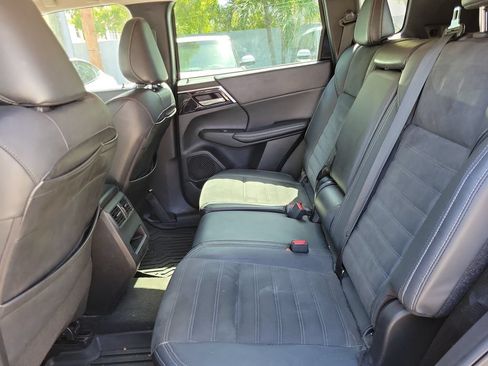 Used 2023 Mitsubishi Outlander SE FWD image 11