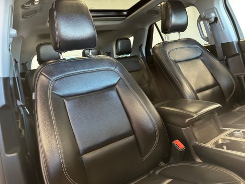 Used 2020 Ford Explorer XLT w/ Equipment Group 202A AWD/4WD image 18