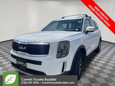 Used 2022 Kia Telluride EX w/ Towing Package AWD/4WD image 3