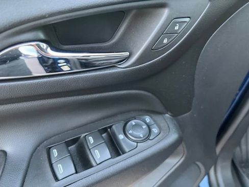 Used 2022 Chevrolet Equinox LT w/ LPO, Floor Liner Package FWD image 11