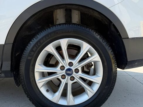 Used 2017 Ford Escape SE w/ Equipment Group 201A FWD image 11