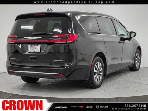 Used 2024 Chrysler Pacifica Limited FWD image 7
