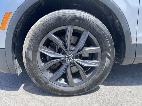 Used 2023 Volkswagen Tiguan SE w/ Panoramic Sunroof Package FWD image 15