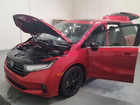 Used 2024 Honda Odyssey Sport image 11
