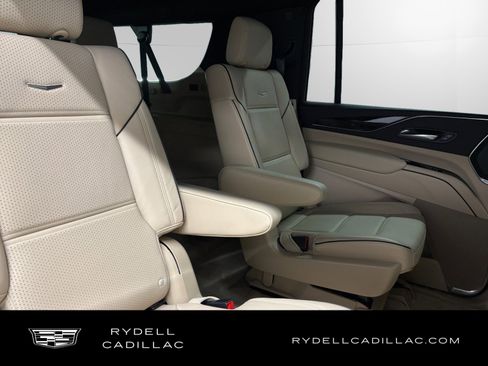Certified 2023 Cadillac Escalade ESV Premium Luxury AWD/4WD image 18