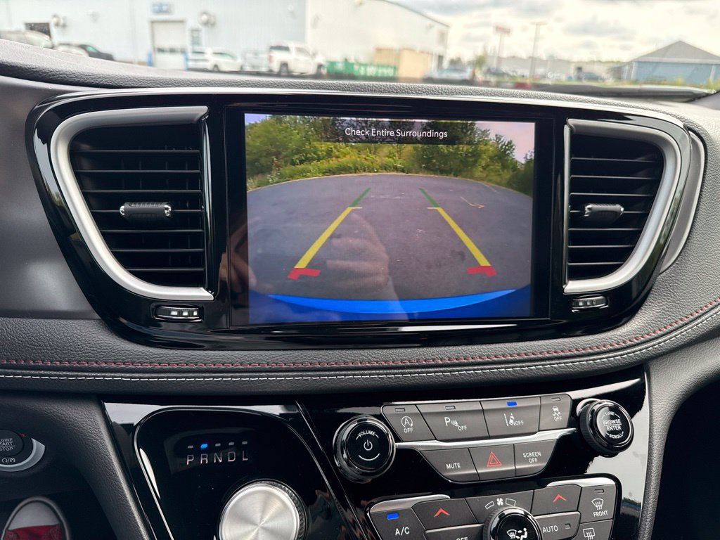 New 2027 Chrysler Pacifica Select AWD/4WD image 30
