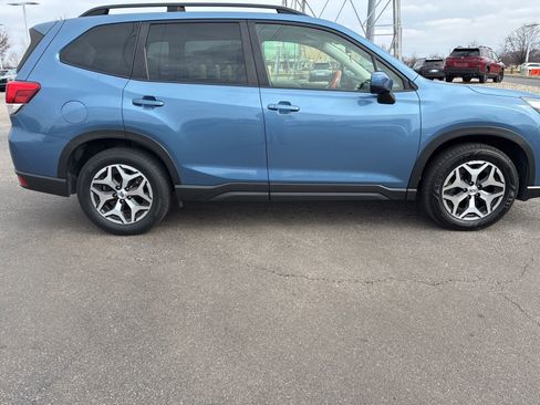 Used 2021 Subaru Forester Premium image 5