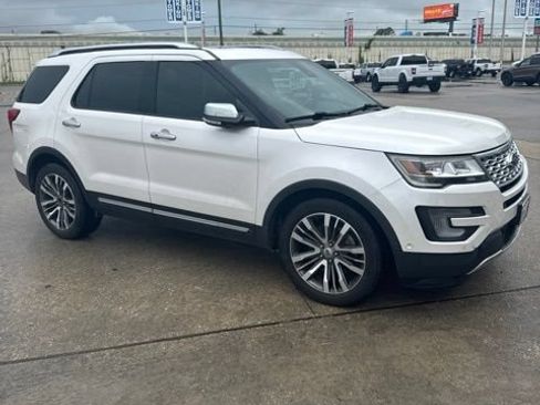 Used 2017 Ford Explorer Platinum AWD/4WD image 1