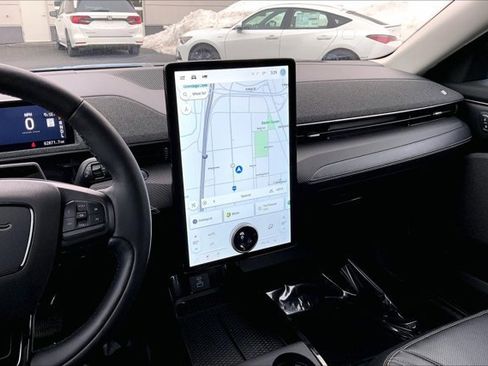 Used 2022 Ford Mustang Mach-E Premium image 5