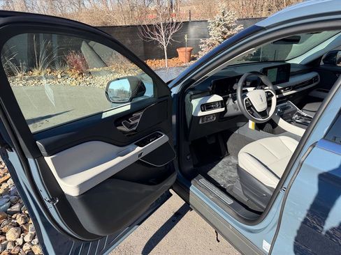 New 2026 Lincoln Aviator AWD image 23