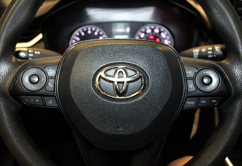 Used 2020 Toyota RAV4 LE w/ All Weather Liner Package AWD/4WD image 13