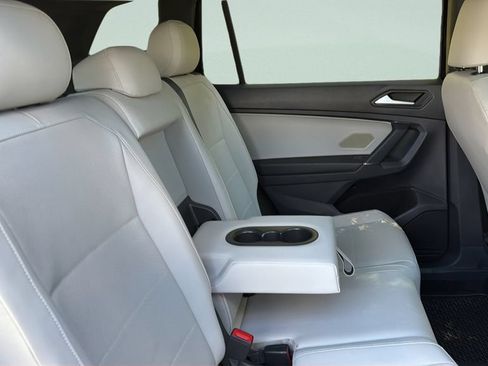 Certified 2020 Volkswagen Tiguan SE R-Line FWD image 34