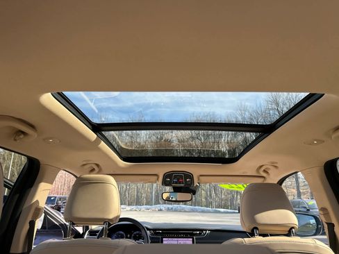 Used 2022 Jeep Grand Cherokee Limited image 41