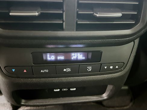 Used 2025 Honda Pilot EX-L image 26