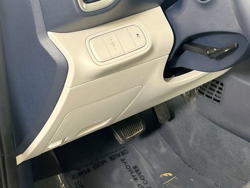 Used 2023 Hyundai Venue Limited w/ Cargo Package FWD image 10