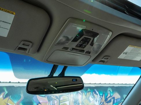 Used 2017 Toyota Sienna Limited Premium FWD image 29