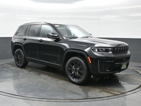 New 2026 Jeep Grand Cherokee Altitude image 8