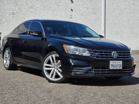 Used 2017 Volkswagen Passat 1.8T R-Line FWD image 4
