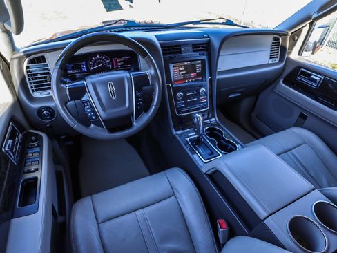 Used 2015 Lincoln Navigator 4WD image 23