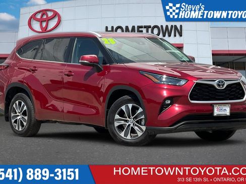 Used 2023 Toyota Highlander XLE AWD/4WD image 1