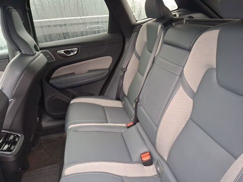 Used 2022 Volvo XC60 B6 R-Design w/ Advanced Package image 11