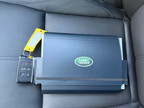 Used 2025 Land Rover Range Rover Velar S AWD/4WD image 21