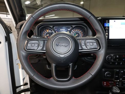 Used 2024 Jeep Wrangler Unlimited Rubicon image 10