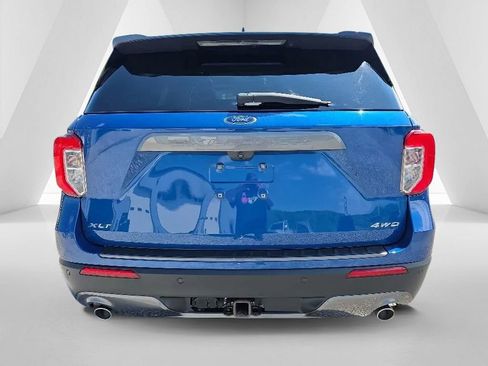 Used 2022 Ford Explorer XLT w/ Equipment Group 202A AWD/4WD image 6