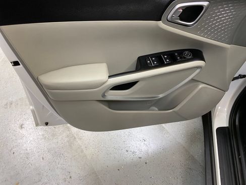 Used 2025 Kia Soul FWD image 20