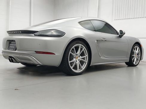 Certified 2025 Porsche 718 Cayman RWD image 7