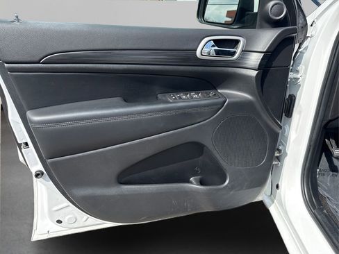 Used 2022 Jeep Grand Cherokee Laredo X image 23