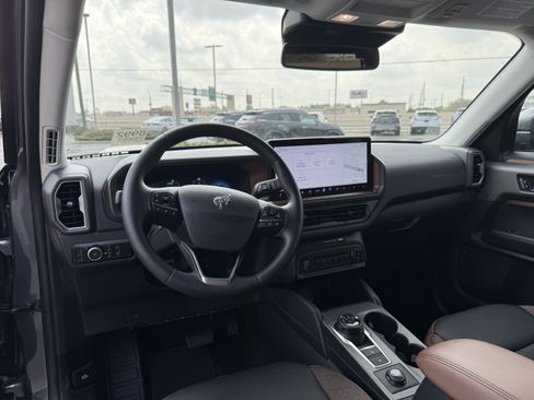 Used 2025 Ford Bronco Sport Outer Banks w/ Outer Banks Tech Package+ image 8