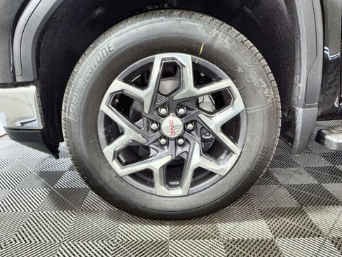 New 2026 GMC Sierra 1500 SLT image 12