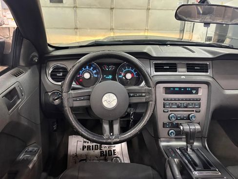 Used 2010 Ford Mustang Convertible image 21