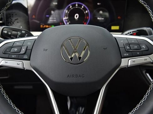New 2026 Volkswagen Tiguan SE AWD/4WD image 18