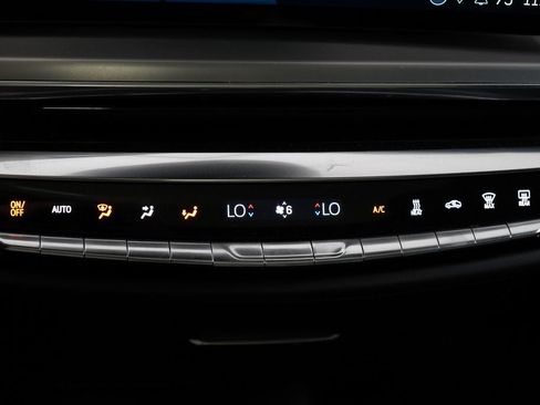 Used 2024 Cadillac Lyriq Luxury AWD/4WD image 17