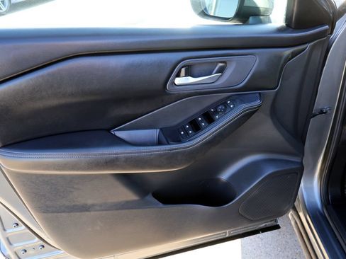 Used 2025 Nissan Rogue SV AWD/4WD image 16