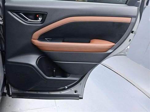 Used 2025 Subaru Forester Touring w/ Touring Package image 29