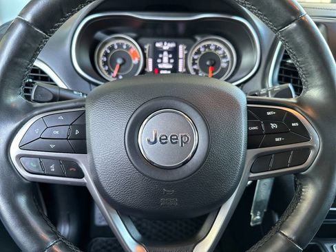 Used 2019 Jeep Cherokee Latitude w/ Cold Weather Group image 21