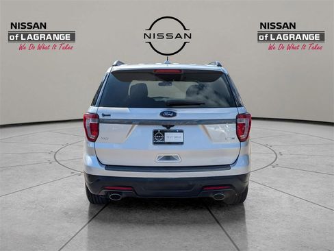 Used 2018 Ford Explorer XLT w/ Equipment Group 202A image 6