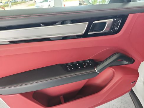 Used 2023 Porsche Cayenne image 15