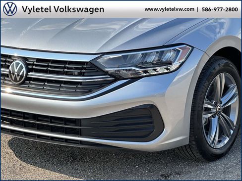 Certified 2024 Volkswagen Jetta SE w/ Panoramic Sunroof Package image 6