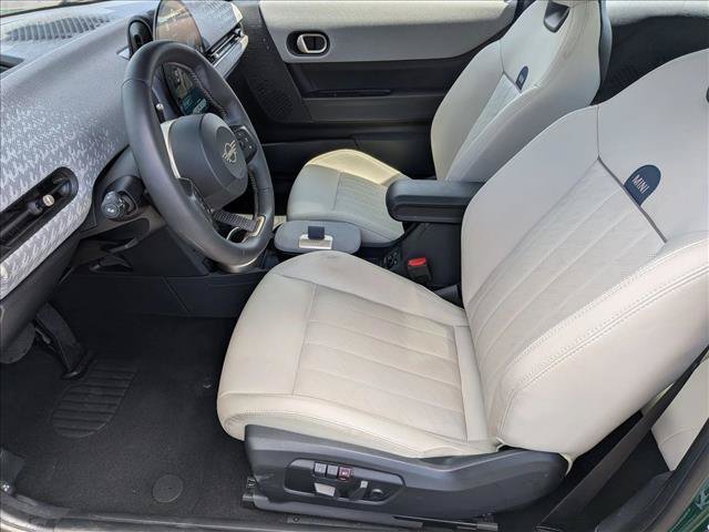 Used 2025 MINI Cooper 2-Door Hardtop FWD image 15