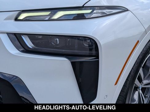 Used 2023 BMW X7 xDrive40i w/ M Sport Package AWD/4WD image 16