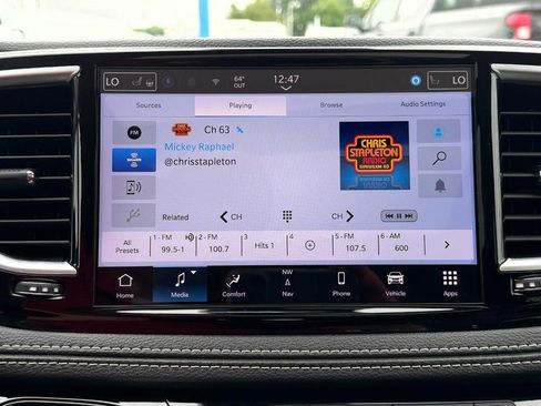 Used 2024 Chrysler Pacifica Limited FWD image 40