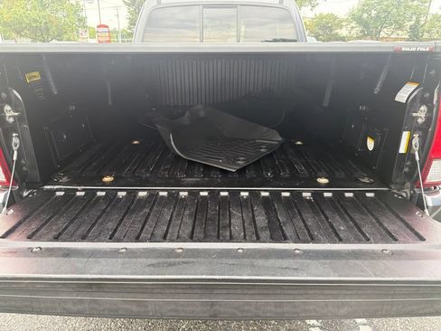 Used 2016 Toyota Tacoma TRD Sport w/ Towing Package AWD/4WD image 10